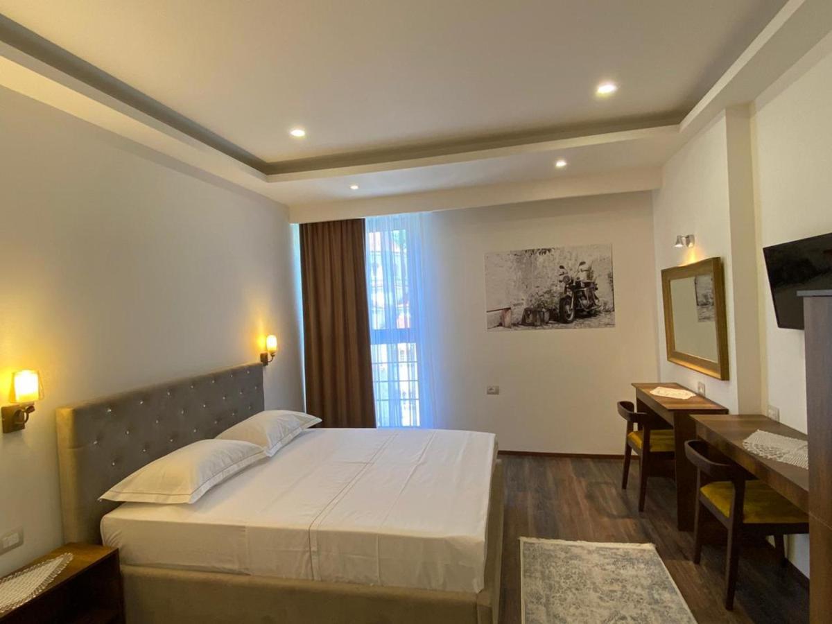 Hotel Republika เบราท ภายนอก รูปภาพ