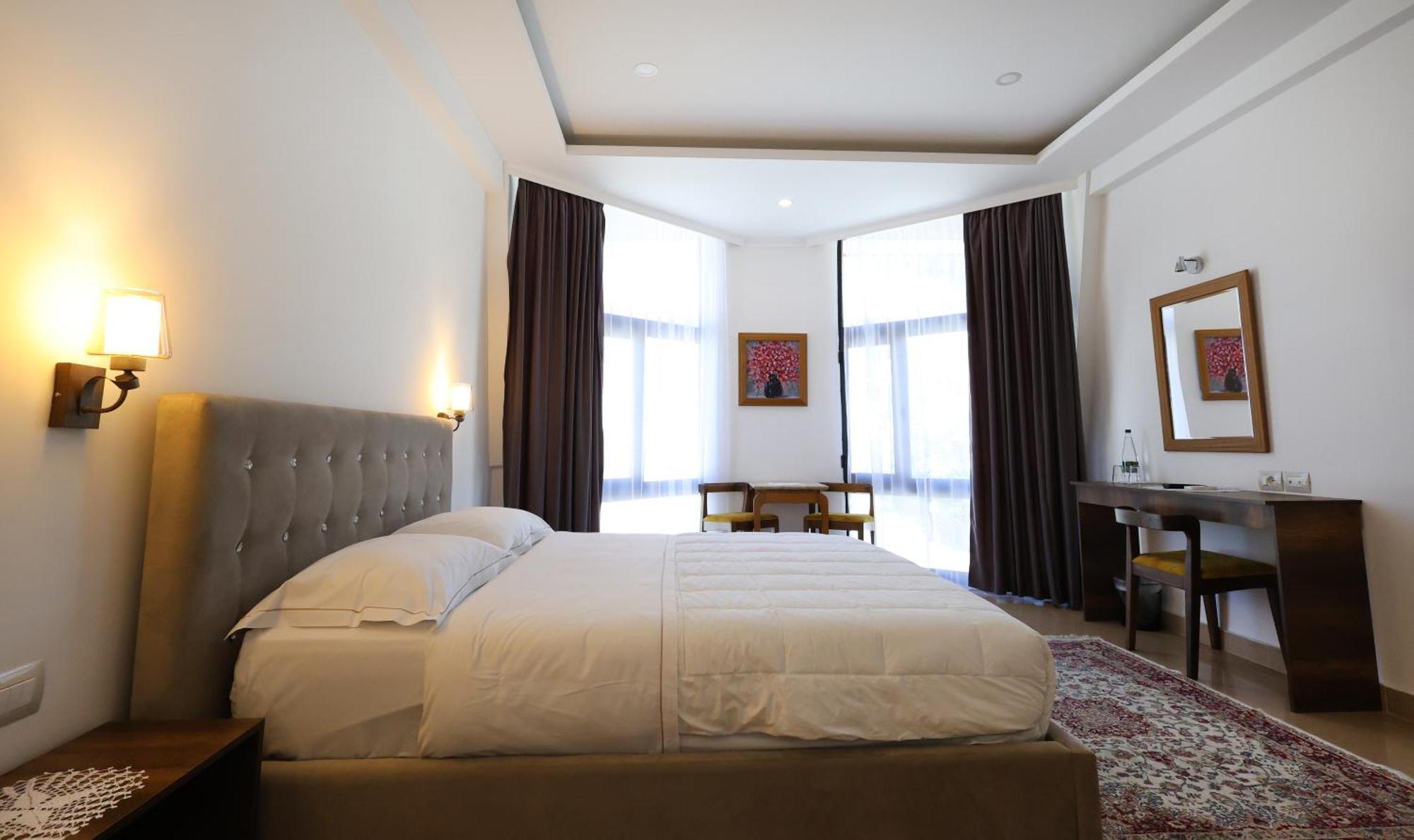 Hotel Republika เบราท ภายนอก รูปภาพ