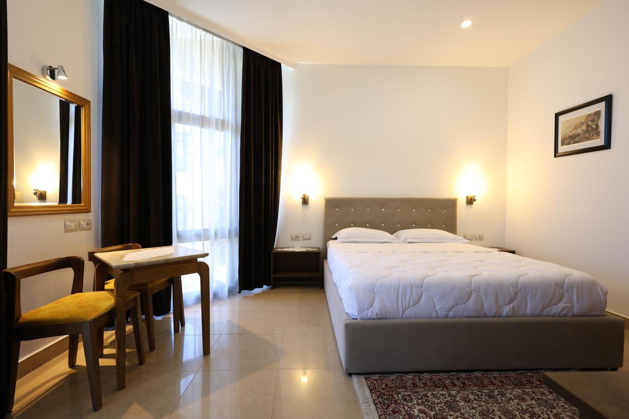Hotel Republika เบราท ภายนอก รูปภาพ