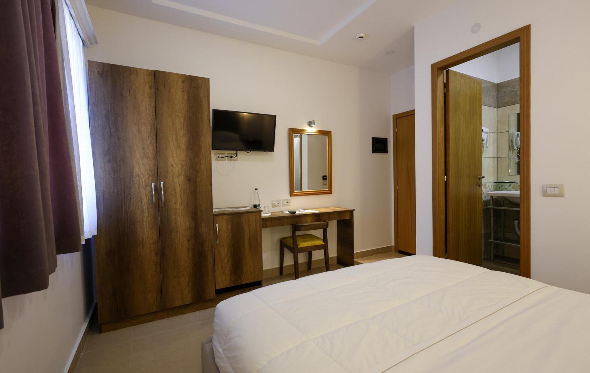 Hotel Republika เบราท ภายนอก รูปภาพ