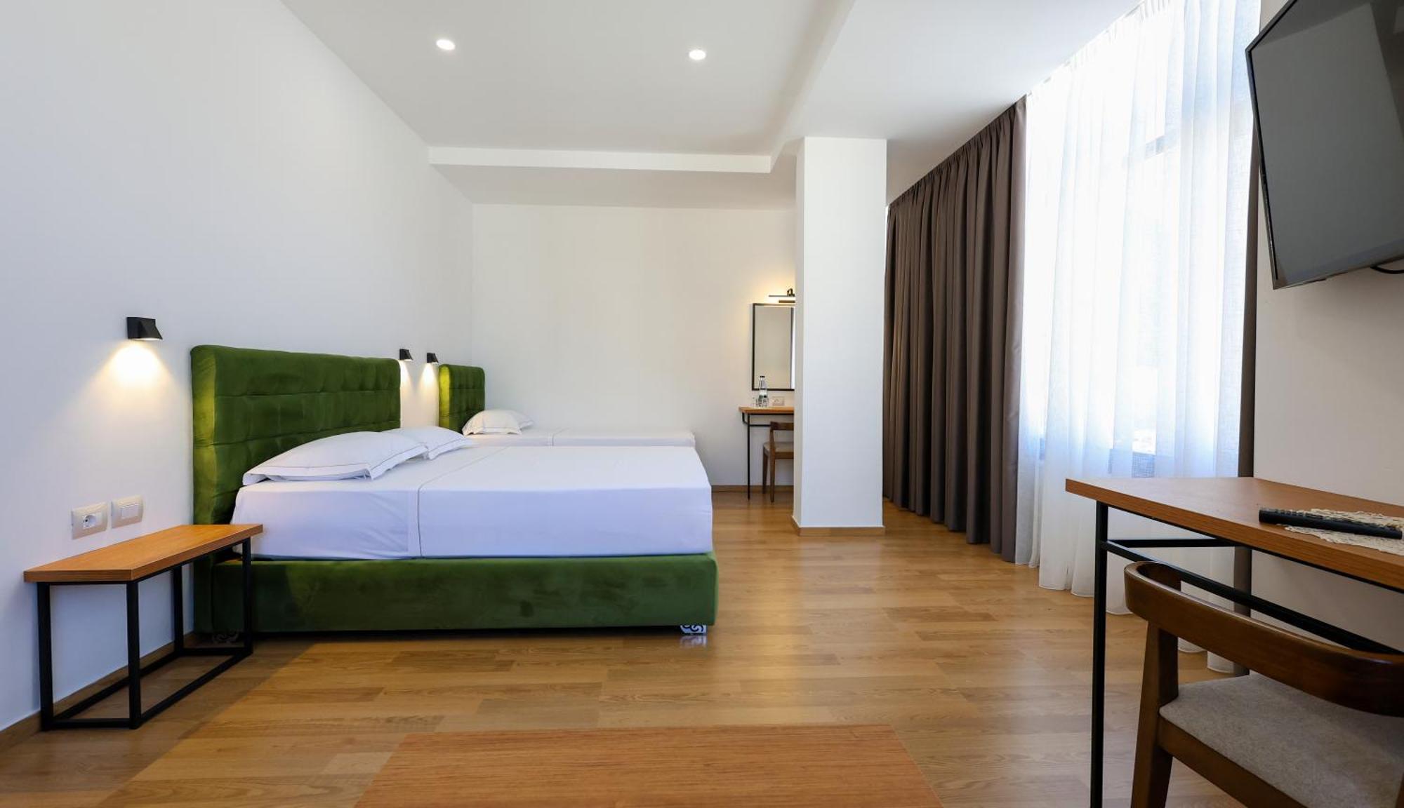 Hotel Republika เบราท ภายนอก รูปภาพ