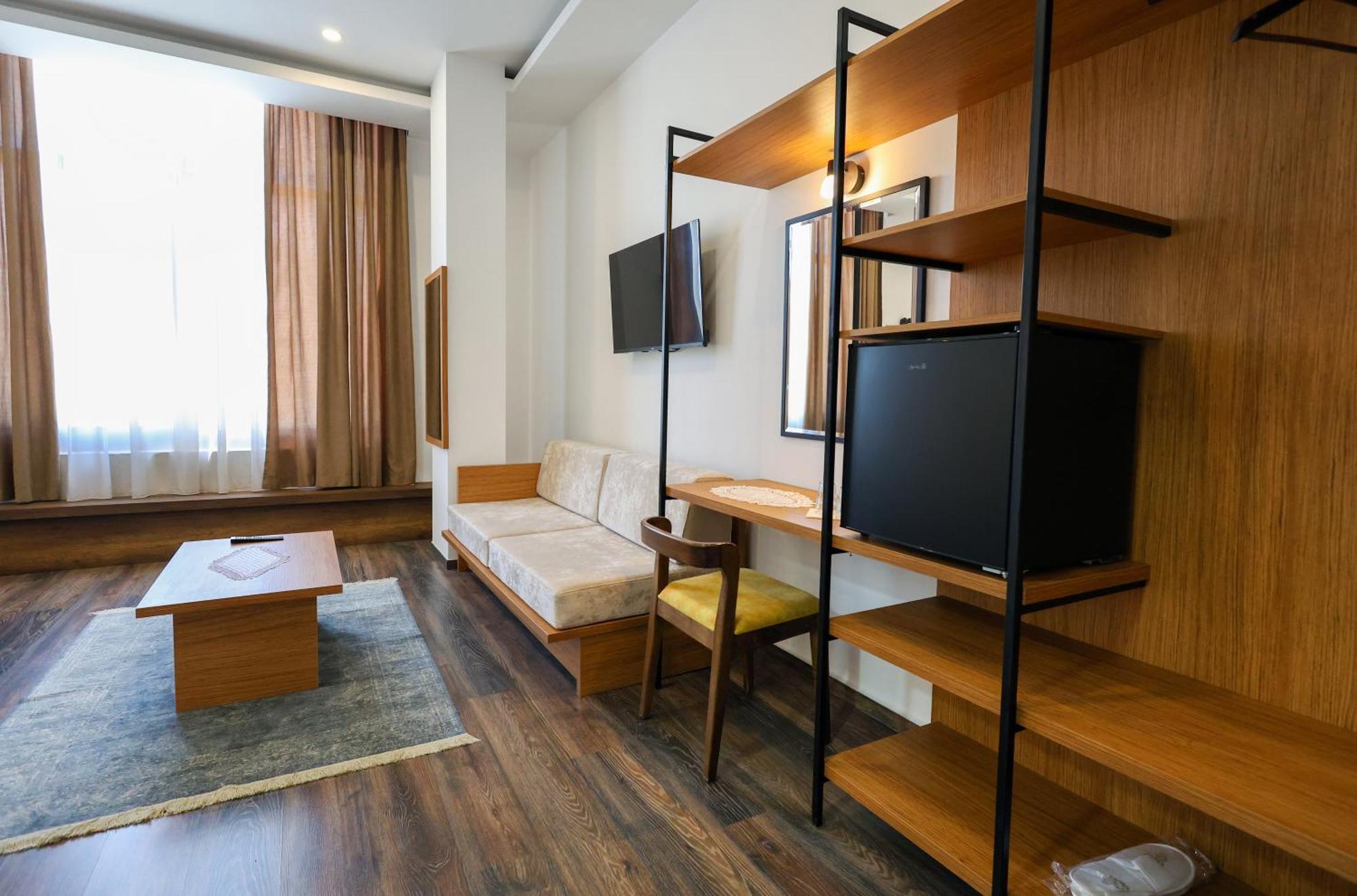 Hotel Republika เบราท ภายนอก รูปภาพ